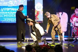 colindatori centru pitesti 1 - Crăciunul din inima Piteștiului: un spectacol cu artiști și un cor impresionant de voci