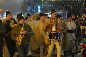 colindatori centru pitesti 3 - Crăciunul din inima Piteștiului: un spectacol cu artiști și un cor impresionant de voci