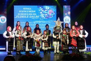 steaua generic - Crăciunul din inima Piteștiului: un spectacol cu artiști și un cor impresionant de voci