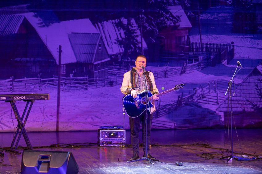 Colinde și atmosferă de sărbătoare marți la Hush, alături de GINO 3 Gino