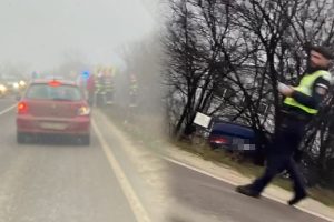 25fda53b 6fab 4c09 927e 57841933f4b5 - Încă un accident pe DN 65, în Albota! Mașină răsturnată