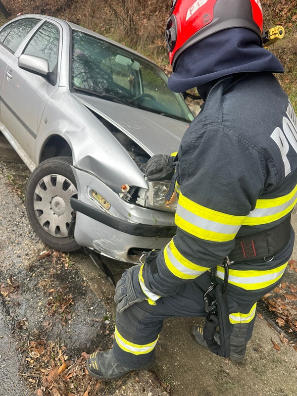 c0a180f0 6805 4c53 9ed3 c4f12126ef5f - Accident pe DN 65, în Albota! A ajuns cu mașina în șanț
