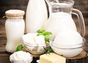 lapte si produse lactate - Argeșul a exportat peste 909 tone de produse lactate și 5.400 de bovine în primele 10 luni ale anului