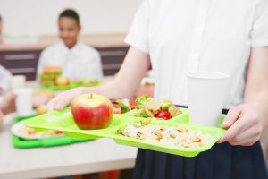 masa sanatoasa scoala scaled 1 - Suma pentru „Masă sănătoasă” ar putea fi majorată la 16,5 lei/elev