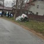 9978851a a1d6 468f a562 89acc1355317 - Accident în Dârmănești! Mașină răsturnată în șanț