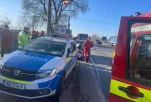 accident politie smurd 300x225 1 - Accident în Dârmănești! A intrat cu mașina în șanț