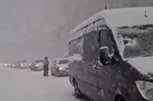 WhatsApp Image 2025 12 30 at 16.13.53 - ATENȚIE! Valea Oltului - blocată de zăpadă! Sute de șoferi staționează în coloană!