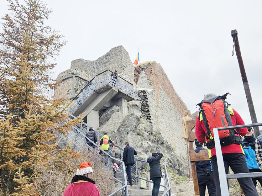 cetatea poierani redeschisa - RETROSPECTIVA ADMINISTRATIVĂ A ANULUI 2025! Proiecte puse sub semnul întrebării și reduceri de personal în primării