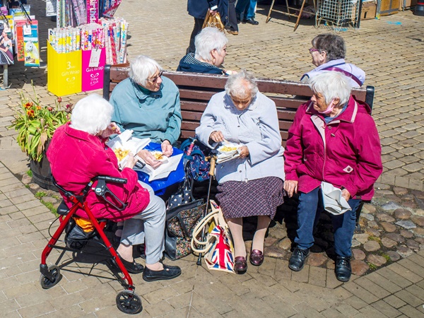 pensionari - Se încheie un an dificil pentru români, cu numeroase convulsii sociale