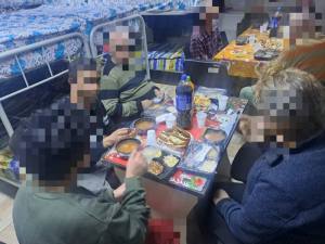 607654535 1317871270367217 3458041782220978437 n - Revelion în familie, la Adăpostul de Noapte din Nord!