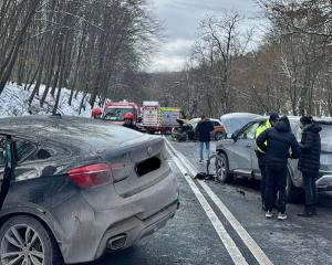 Hula Bradului - Au ajuns la spital în prima zi din an! Accident grav pe DN 1