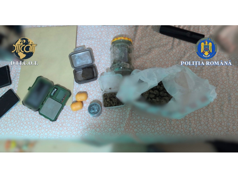 prinsi cu droguri de politisti