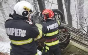 cats 1 - Accident în Dâmbovicioara! A căzut cu mașina în râpă