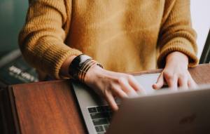 cats 6 - Care au fost cele mai căutate cuvinte de către români în 2025 pe Dexonline