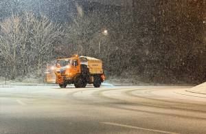 609003024 1319931193494558 1087628544063113434 n - Echipele de deszăpezire din Pitești, mobilizate. Câte tone de material antiderapant au fost folosite?