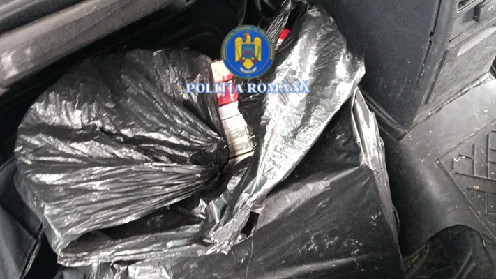 92b6dc77 7a68 4591 bcf6 0ebd963e5bd3 - Argeș. Vindeau țigări de contrabandă din mașină. Au fost amendați cu 20.000 de lei