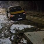 Mașini blocate din cauza unei lucrări de canalizare în cartierul rezidențial de la marginea Piteștiului 10 Sursă foto: screenshot video