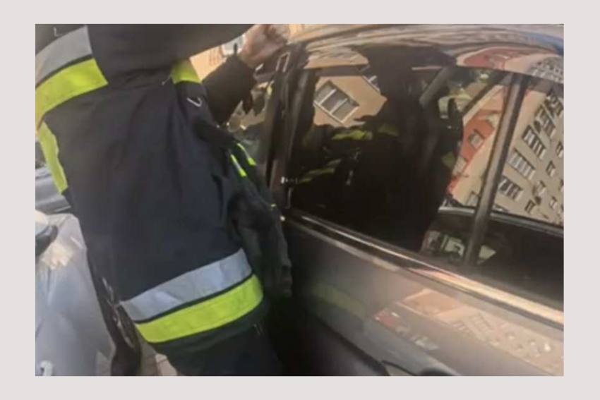 pompier masina blocat in auto