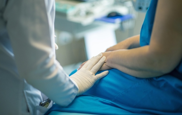 gripă femeie spital medic