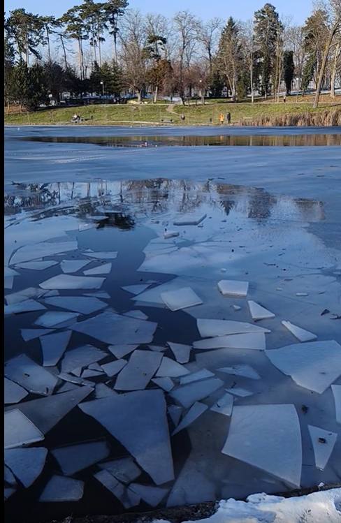 indian salveaza fetita lac inghetat