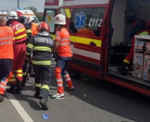 cats - Încă un accident în Argeș! O mașină și un autocamion s-au ciocnit la Lunca Corbului