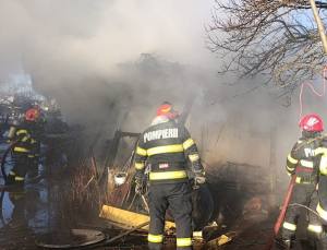 af91aebd 9bef 42eb 9a83 46ac549f92bd - Alertă de incendiu în Argeș: locuință cuprinsă de flăcări la Costești