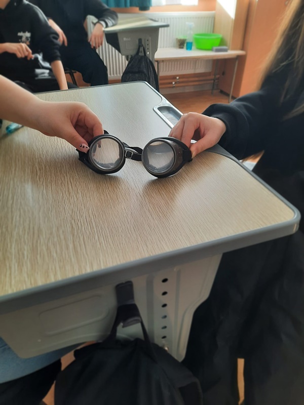 32beef68 9f0d 47a9 9d47 efd543891e04 - Activități preventive în școlile din Argeș: polițiștii în acțiune