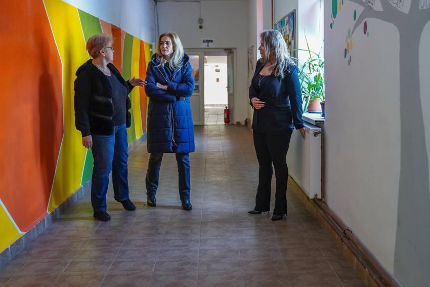 Elevii unei școli din comuna Coșești vor face joi cursuri online 1 scoala cursuri elevi prefect Arges