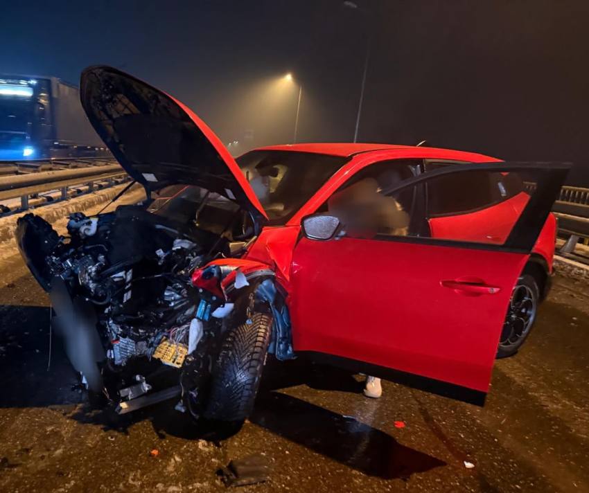 Un autoturism s-a răsturnat la Micești iar o mașină a intrat într-o glisieră la Mioveni 1 accident auto Argeș