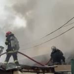 Incendiu puternic în București! Case și anexe cuprinse de flăcări 11 5d407e6f 99e3 488c 96fa ebce1096530c - Incendiu puternic în București! Case și anexe cuprinse de flăcări