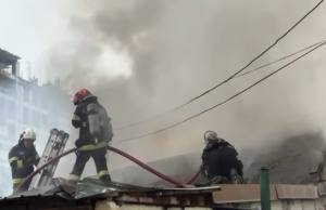5d407e6f 99e3 488c 96fa ebce1096530c - Incendiu puternic în București! Case și anexe cuprinse de flăcări