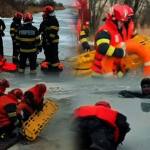 6466ad90 b8c2 403c 944e 1cdb4a03d33b 1 - Pitești: ISU Argeș, antrenament pentru salvarea persoanelor din ape înghețate