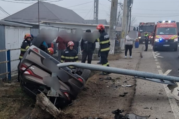 Accident în Stâlpeni! Mașină răsturnată în șanț 1 Accident în Stâlpeni
