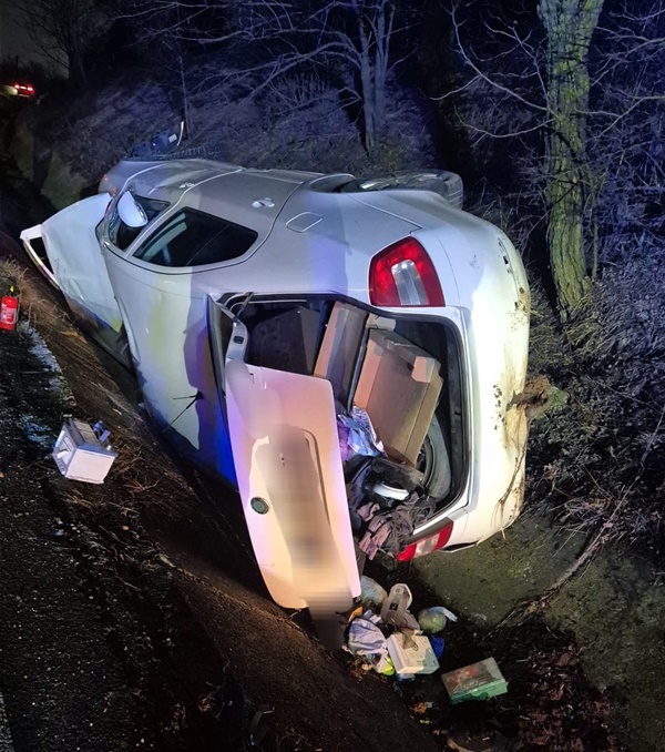 c43dc992 4b92 4fad 8667 073bdae169de - Accident pe DN 65! S-a răsturnat cu mașina în șanț