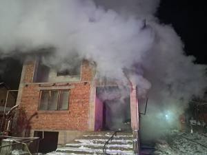 5b57b140 278a 451c aea4 ac14677ec466 - Casă cuprinsă de flăcări în Budeasa. Un bărbat și-a pierdut viața