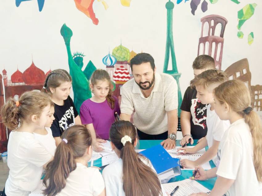 Profesorii - convocați de urgență de prefectul județului 1 Sursă foto: ediția tipărită