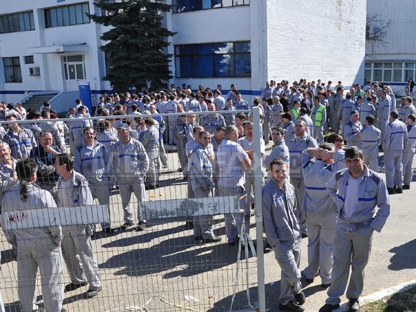 angajati - concedieri Dacia