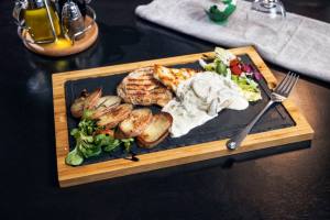 611126438 1321340840035315 3440559483575868901 n - Ziua Îndrăgostiților se apropie. Celebrați iubirea la Casa Argeșeană!