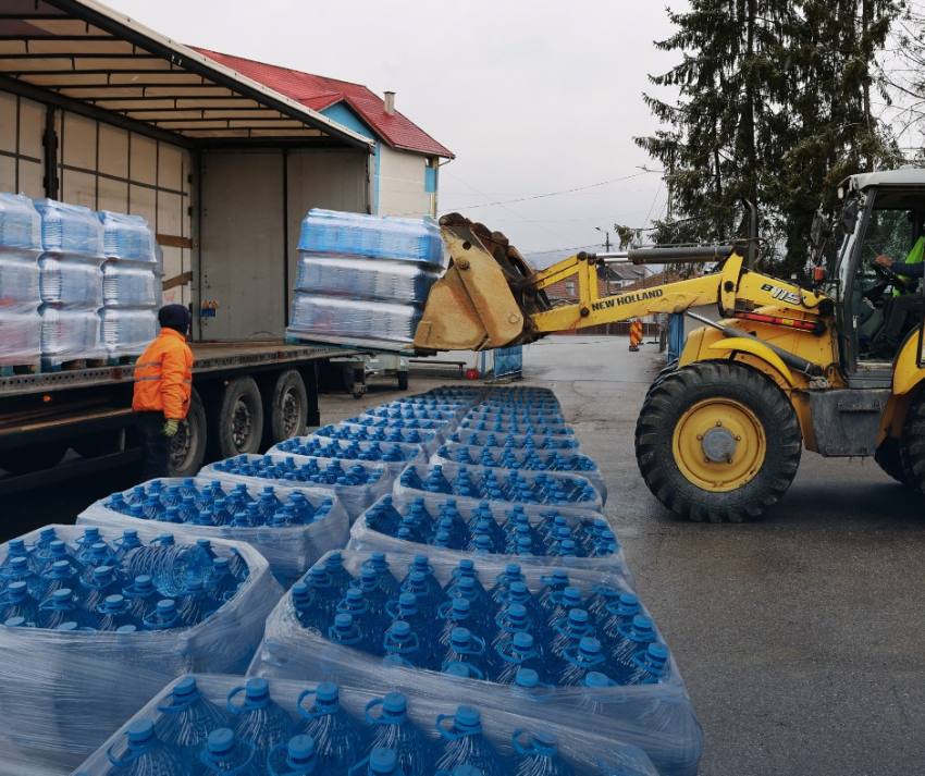 crucea  rosie apa curtea  de arges