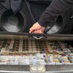 cats - Câmpulung: Prins cu țigări de contrabandă în mașină. S-a ales cu o amendă usturătoare