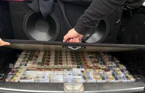 cats - Câmpulung: Prins cu țigări de contrabandă în mașină. S-a ales cu o amendă usturătoare