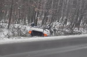 WhatsApp Image 2026 02 10 at 17.29.32 - Accident pe DN 7! Mașină răsturnată