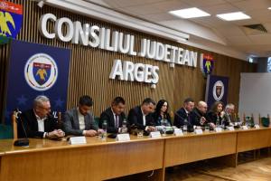 ioana facaleata la cj - 137 MILIOANE DE LEI PENTRU ARGEȘ: 46 de proiecte de apă, canal și iluminat semnate astăzi