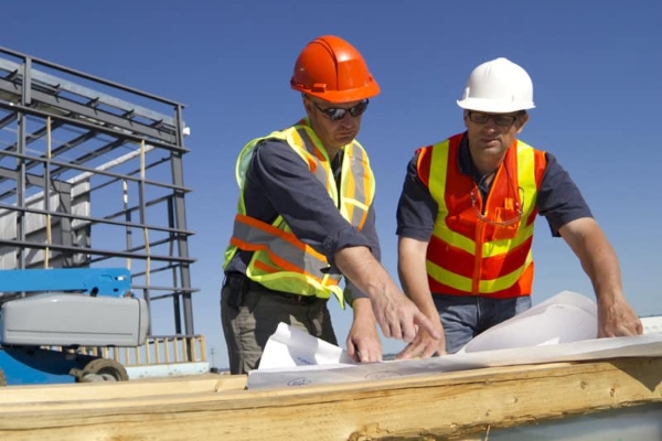 muncitori construcții