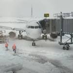 cats 2 - Traficul aerian din România, dat peste cap din cauza ninsorilor și a viscolului