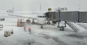 cats 2 - Traficul aerian din România, dat peste cap din cauza ninsorilor și a viscolului