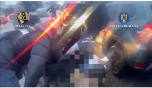 cats 6 - Prinși în flagrant la Pitești! Trei persoane arestate pentru trafic de droguri de mare risc