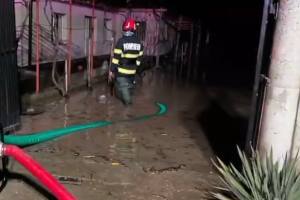 inundatii Costesti - Update: Alertă de inundații în Costești: un lac a depășit cota normală! Opt oameni evacuați