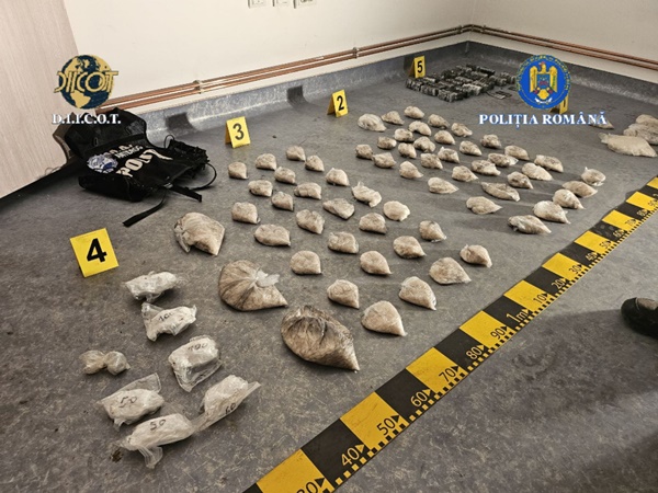 624a5ad8 708c 4bab b823 e92d0c0474e7 - 10 KILOGRAME de droguri în Pitești! Îngropate în borcane de murături!