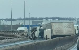 47571526 ded8 495e 81fd 75540f7a5513 - Trafic oprit pe Centura Capitalei din cauza unui accident rutier